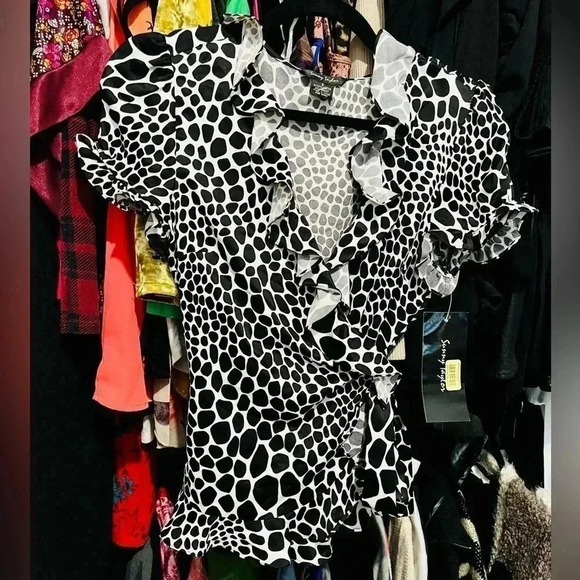 NWT Super Cute Black White Wrap Tie Satin Blouse - Picture 1 of 5